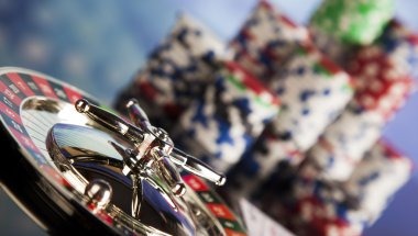 Mid-hand blackjack table on teragold showing player decision buttons and live dealer